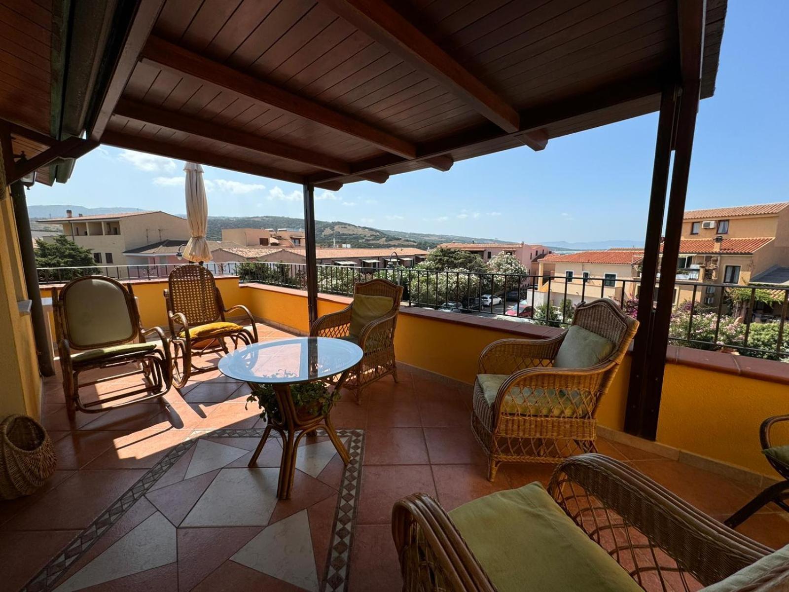 Borgo Spiaggia Isola Rossa Exterior photo