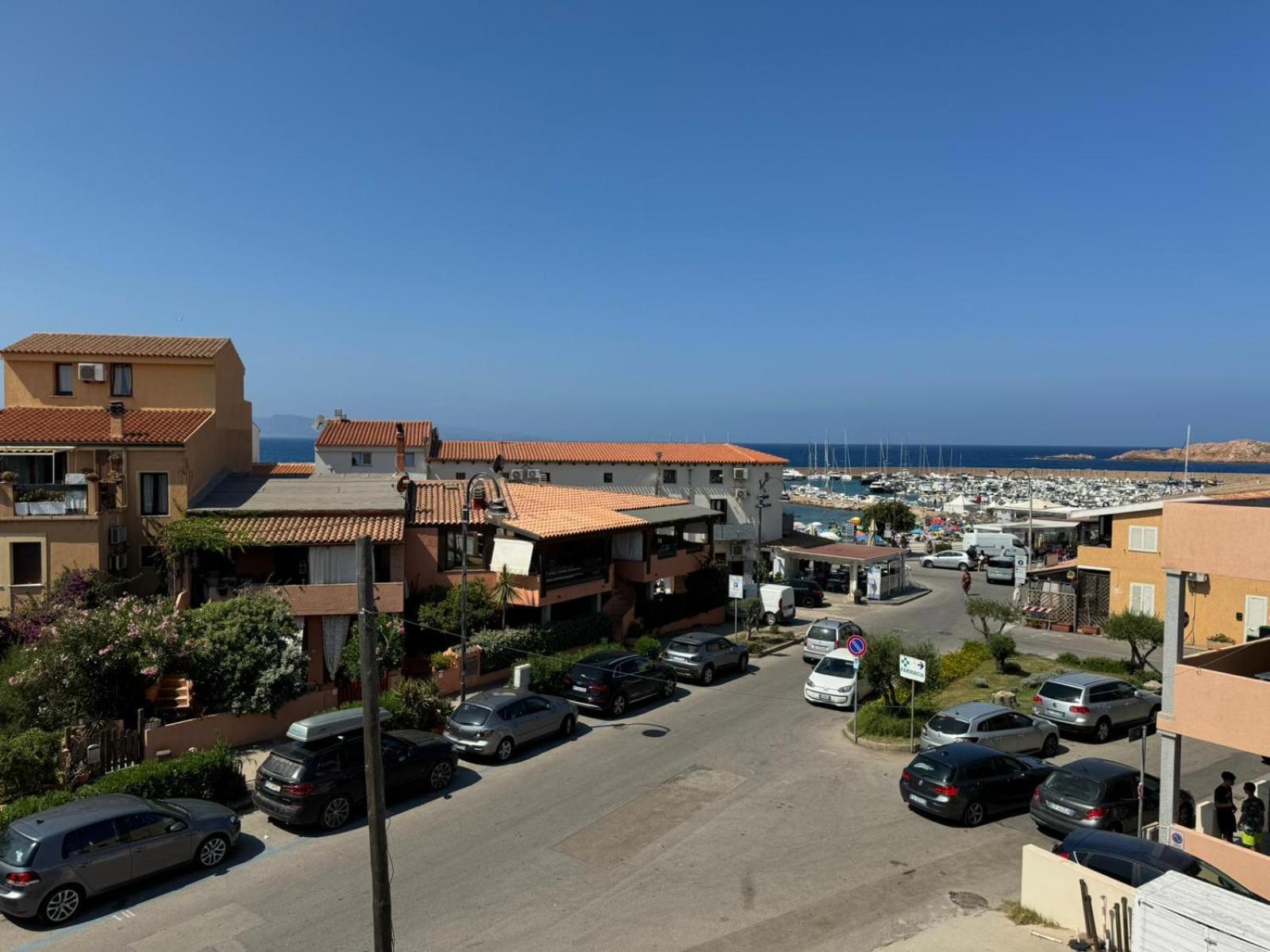 Borgo Spiaggia Isola Rossa Exterior photo